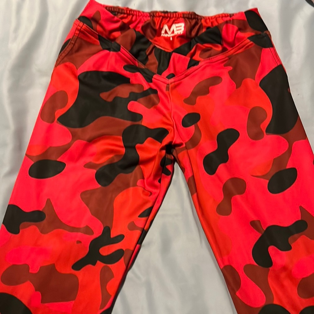 MiniBeast red camo leggings 🔥